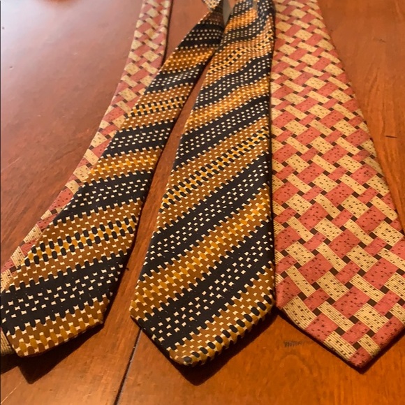 Pierre Cardin neckties - Picture 1 of 3